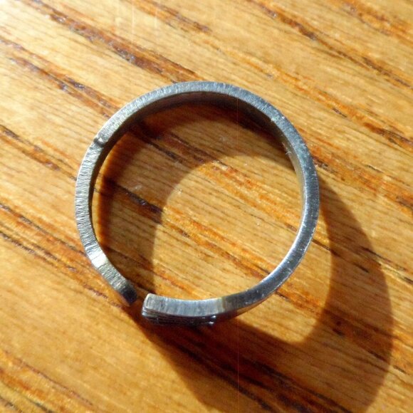 DISNEY Fork Ring sz 7 Dark colored metal - Picture 5 of 6